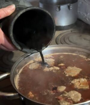 Як-приготувати-чорний-борщ.-Автентичний-рецепт-із-Волині