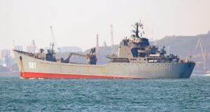 Сили оборони уразили великий десантний корабель «Тапір» в порту Новоросійська Сили-оборони-уразили-великий-десантний-корабель-«Тапір»-в-порту-Новоросійська