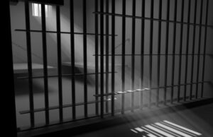 Волинянин отримав 10 років тюрми за спробу вбити майора поліції сокирою Волинянин-отримав-10-років-тюрми-за-спробу-вбити-майора-поліції-сокирою