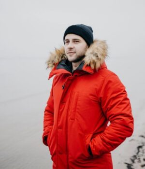 Зимова-дилема-чоловічого-верхнього-одягу:-пуховик-чи-парка