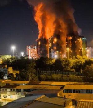 У-Гонконгу-–-масштабна-пожежа-в-кількох-хмарочосах,-є-загиблі У-Гонконгу-–-масштабна-пожежа-в-кількох-хмарочосах,-є-загиблі