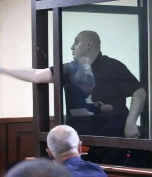 У-Грузії-опозиціонеру-Мелії-дали-1,5-роки-в'язниці-за-те,-що-він-облив-водою-суддю У-Грузії-опозиціонеру-Мелії-дали-1,5-роки-в'язниці-за-те,-що-він-облив-водою-суддю