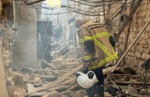 Обличчя незламних: одеські рятувальники щодня долають наслідки обстрілів Обличчя-незламних:-одеські-рятувальники-щодня-долають-наслідки-обстрілів