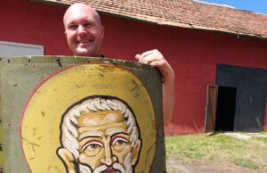 Поліцейський, що малює ікони: Роман Хмеляр з Волині відкрив персональну виставку на Закарпатті Поліцейський,-що-малює-ікони:-Роман-Хмеляр-з-Волині-відкрив-персональну-виставку-на-Закарпатті