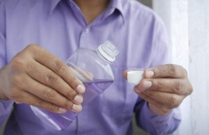 Стоматологи розкрили помилку: коли слід використовувати ополіскувач для рота Стоматологи-розкрили-помилку:-коли-слід-використовувати-ополіскувач-для-рота