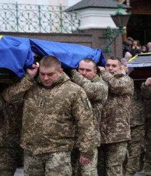 Луцьк-попрощався-з-Героями-Олександром-Веремчуком-та-Костянтином-Голубом Луцьк-попрощався-з-Героями-Олександром-Веремчуком-та-Костянтином-Голубом