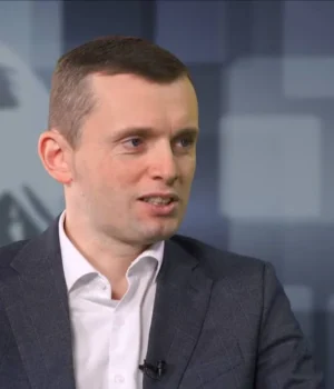 ruslan_b.webp На кону послаблення президентської вертикалі: політолог Руслан Бортнік