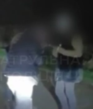 У-Луцьку-серед-ночі-спіймали-пару-з-наркотиками.-ВІДЕО