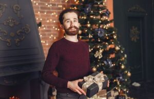 Що категорично не можна дарувати чоловікам на Новий рік 2026: поради нумерологів Що категорично-не можна-дарувати-чоловікам-на Новий-рік-2026:-поради-нумерологів