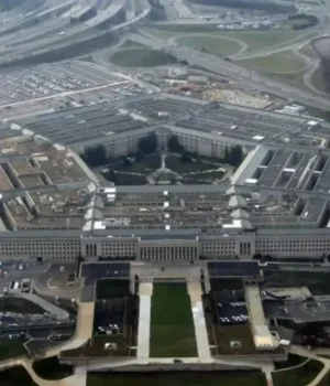 Міністр-армії-США-та-голова-Пентагону-мають-напружені-стосунки-–-ft Міністр-армії-США-та-голова-Пентагону-мають-напружені-стосунки-–-ft