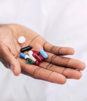 “Фармацевтиче-лобі”.-Чому-МОЗ-не-реагує-на-скандал-довкола-директора-ДЕЦ-Бабенка