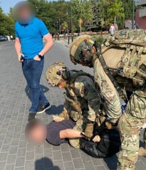 У-Луцьку-після-сварки-і-стресу-підприємець-пішов-стріляти-у-працівників-ТЦК:-як-покарали