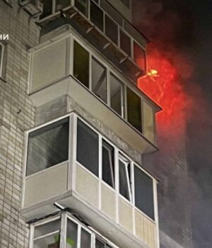 На-Київщині-росіяни-поцілили-по-багатоповерхівці:-одна-людина-загинула,-є-постраждалі