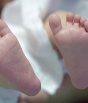 На Сумщині-батьки-до смерті-заморили-голодом-дитину