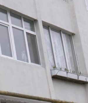 Одні-платять,-а-інші-–-ні:-лучани-не-можуть-утеплити-будинок-через-злісних-боржників