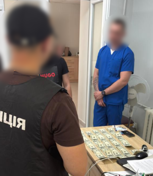 Інвалідність-за-$2000:-ексзавідувач-відділення-волинської-лікарні-отримав-вирок-за-хабар