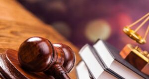 У Луцьку студент знищив шлагбаум біля Волинського обласного театру У-Луцьку-студент-знищив-шлагбаум-біля-Волинського-обласного-театру