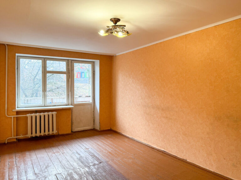 2-кімнатна квартира мікрорайон Шахтарський. 2-й поверх.