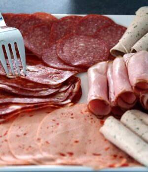 Дієтологи-пояснили,-як-м’ясні-делікатеси-впливають-на-тиск Дієтологи-пояснили,-як-м’ясні-делікатеси-впливають-на-тиск