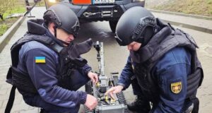 Рятувальники ДСНС провели унікальну операцію з розмінування у Вишгороді (фото) Рятувальники-ДСНС-провели-унікальну-операцію-з-розмінування-у-Вишгороді-(фото)