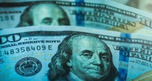 Курс валют на 1 грудня: скільки коштуватимуть долар, євро і злотий Курс-валют-на-1-грудня:-скільки-коштуватимуть-долар,-євро-і-злотий