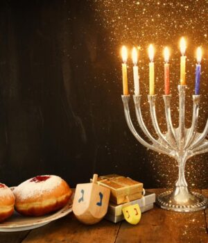 Коли-буде-Ханука-в-Україні-2025-року:-звичаї-та-традиції-єврейського-свята