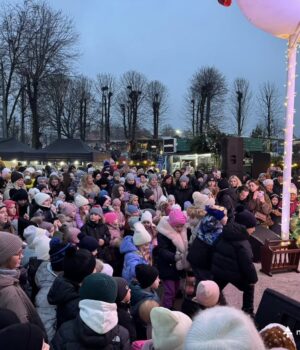 Різдвяне-містечко-у-Нововолинську-зустрічає-гостей