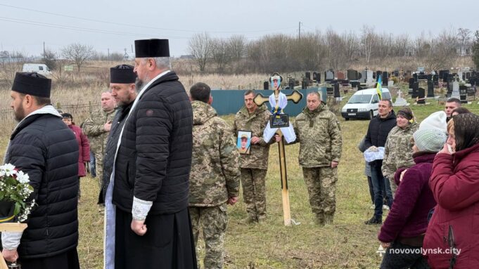 Нововолинськ попрощався із Захисником Віталієм Сачуком Нововолинськ-попрощався-із-Захисником-Віталієм-Сачуком