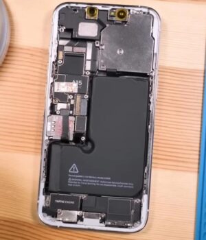 Чоловік-зібрав-робочий-iphone-13-pro-із-деталей-aliexpress:-у-скільки-це-обійшлося