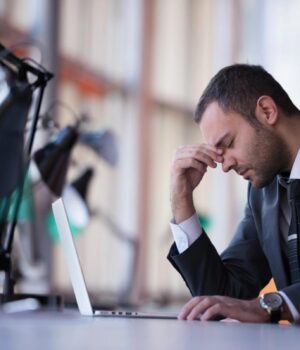 Війна-спустошує-вулиці-та-заводи:-Україна-зіткнулася-з-катастрофічним-дефіцитом-рук Війна-спустошує-вулиці-та-заводи:-Україна-зіткнулася-з-катастрофічним-дефіцитом-рук