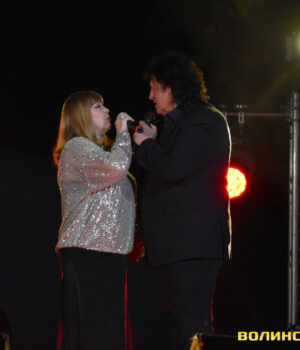 З-новою-програмою-у-Луцьк-приїдуть-Іво-Бобул-та-Лілія-Сандулеса