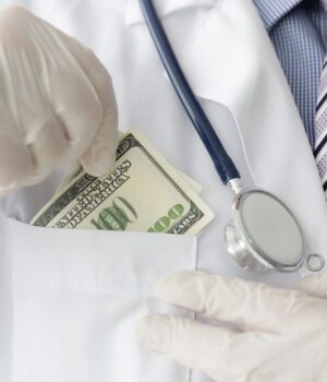 У-Києві-службовці-медзакладу-заробили-1,6-млн-грн-на-фейкових-виїздах-до-важкохворих