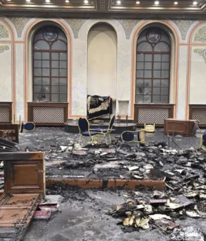 Суд арештував підозрюваного у підпалі синагоги в Чернівцях