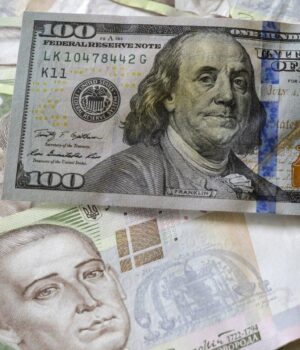 Долар-може-зрости-до-45-грн-до-кінця-року:-експерти-розповіли,-що-буде-з-курсом. Долар-може-зрости-до-45-грн-до-кінця-року:-експерти-розповіли,-що-буде-з-курсом.