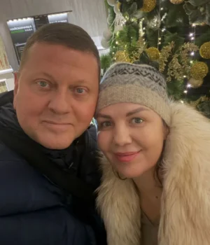photo_2025_12_01_19_45_16.webp Валерій Залужний повернувся в Україну разом із дружиною – фото
