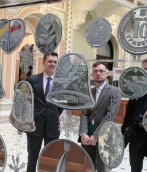 У-Нацбанку-презентували-пам’ятні-монети-«Ми-сильні.-Ми-разом»