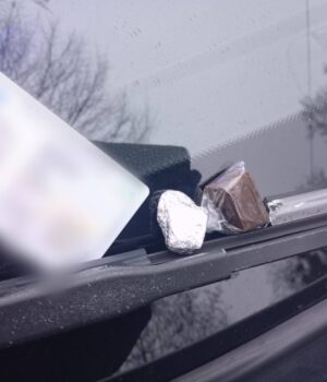 У-Луцьку-патрульні-виявили-у-водія-bmw-наркотики