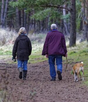 Хода-людини-може-розповісти-про-стан-її-здоров’я:-експерти-поділилися-деталями
