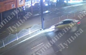 Рухався з шаленою швидкістю: показали момент аварії на Соборності в Луцьку Рухався-з-шаленою-швидкістю:-показали-момент-аварії-на-Соборності-в-Луцьку