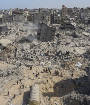 Розкіш-та-руїни:-iphone-17-pro-max-за-$2200-заполонили-Газу-на-тлі-нестачі-базових.