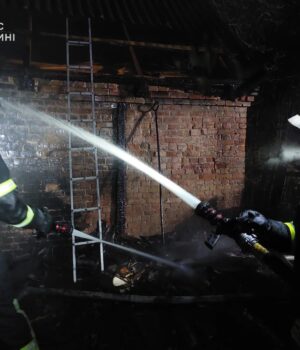 Поблизу-Луцька-через-необережне-куріння-згоріла-господарська-споруда