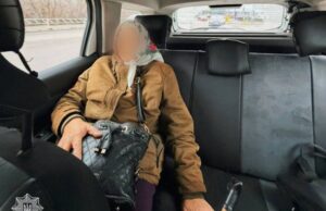 Патрульні у Луцьку повернули додому бабцю, яка заблукала Патрульні-у-Луцьку-повернули-додому-бабцю,-яка-заблукала