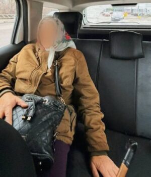 Патрульні-у-Луцьку-повернули-додому-бабцю,-яка-заблукала Патрульні-у-Луцьку-повернули-додому-бабцю,-яка-заблукала