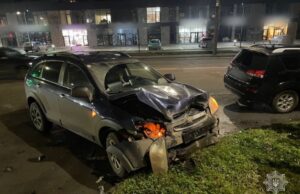 У Луцьку на перехресті проспектів Молоді та Відродження зіткнулися два авто У-Луцьку-на-перехресті-проспектів-Молоді-та-Відродження-зіткнулися-два-авто