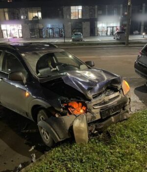 У-Луцьку-на-перехресті-проспектів-Молоді-та-Відродження-зіткнулися-два-авто