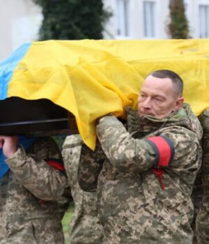 Загинув-за-вільну-Україну:-як-Луцьк-прощався-з-Героєм-Сергієм-Ткачем