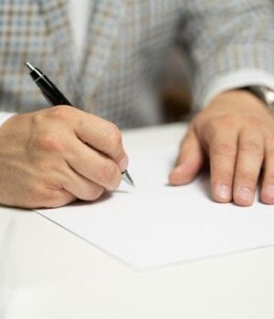 Смішна-помилка-у вазі-в свідоцтві-про-народження-підірвала-Мережу:-що там-було