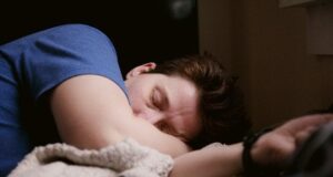 Справжні причини нічних пробуджень: вчена пояснила, чому сон переривається саме о 4 ранку Справжні-причини-нічних-пробуджень:-вчена-пояснила,-чому-сон-переривається-саме-о-4-ранку