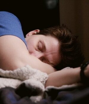 Справжні-причини-нічних-пробуджень:-вчена-пояснила,-чому-сон-переривається-саме-о-4-ранку