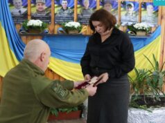 Орден загиблого воїна з Волині вручили його дружині. ФОТО Орден-загиблого-воїна-з-Волині-вручили-його-дружині.-ФОТО